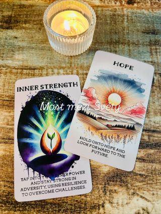 ✨Vzkaz možná právě pro tebe✨ Nikdy nezapomínej, jak silná jsi. Vše, čím jsi prošla, tě naučilo stát pevně, i když se svět...